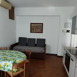 ospedaletti-bilocale-a-due-passi-dal-mare.hotelitalianriviera.com/